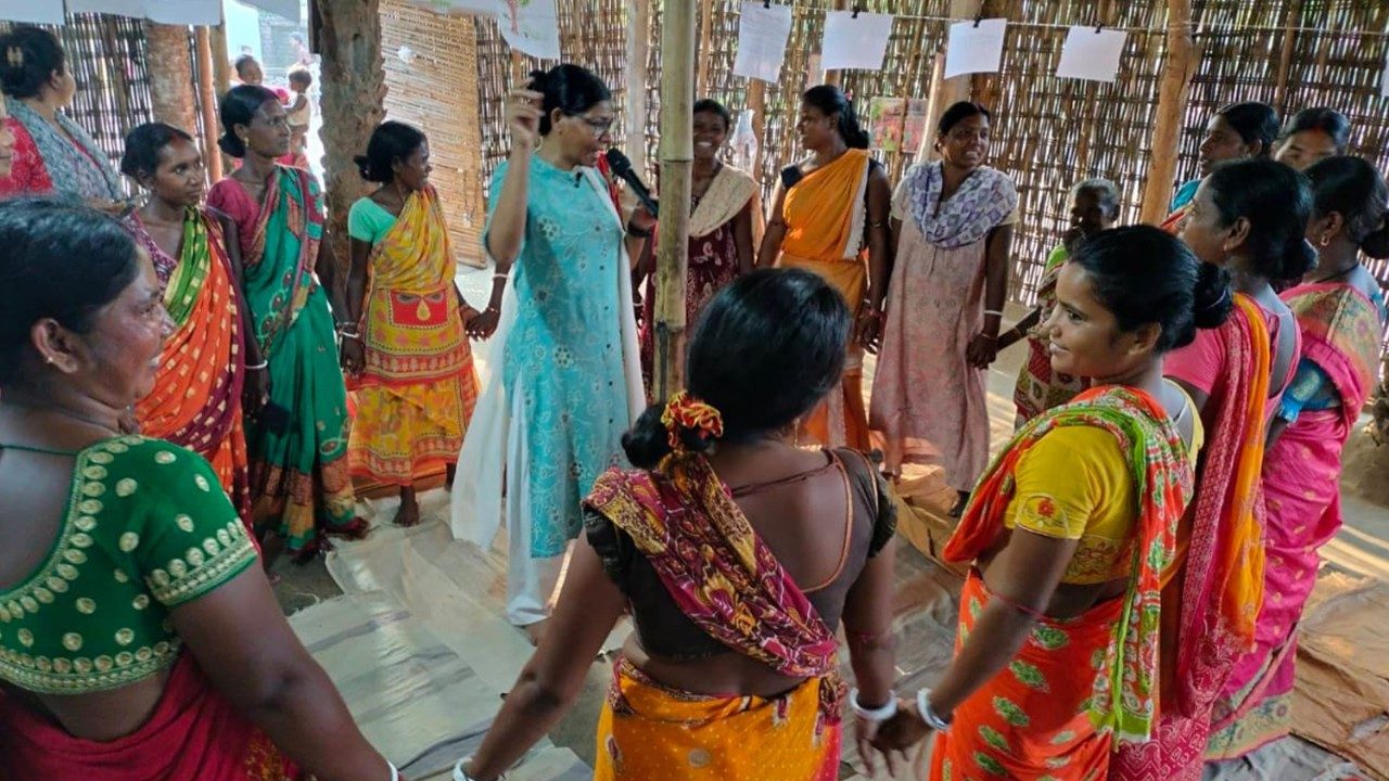 Các Nữ tu tại Tây Bengal mang hy vọng cho người nghèo bằng cơ hội học hành và làm việc